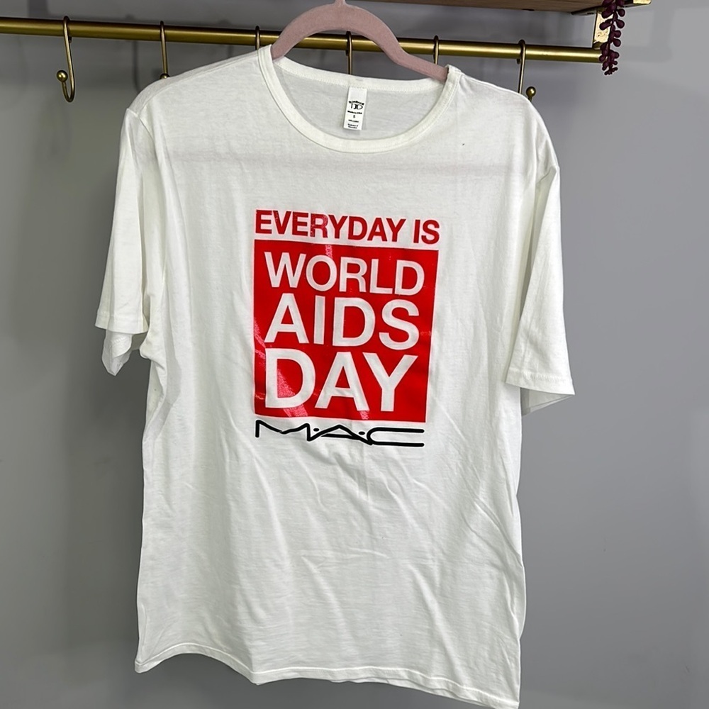 MAC Cosmetics White and Red Graphic T-Shirt